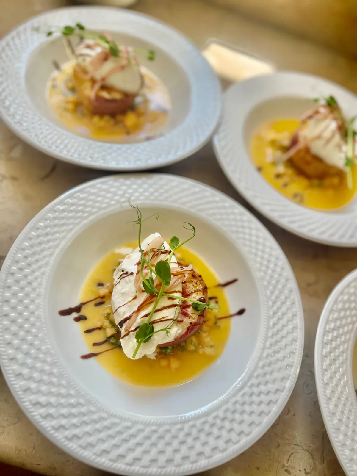 Pêche rôtie et burrata — Entrée estivale chef à domicile Provence